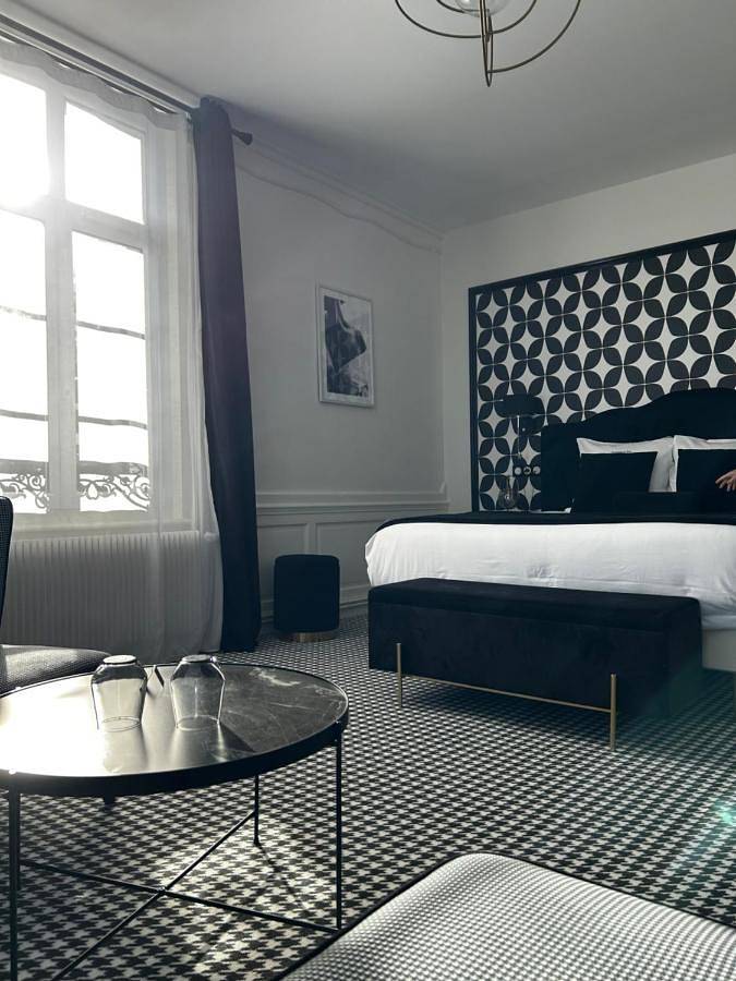 Hôtel Échappée en Baie - Chambres climatisées -Parking privé gratuit dont forfaits bornes électriques réservable in Saint-Valery-sur-Somme, Région d'Abbeville
