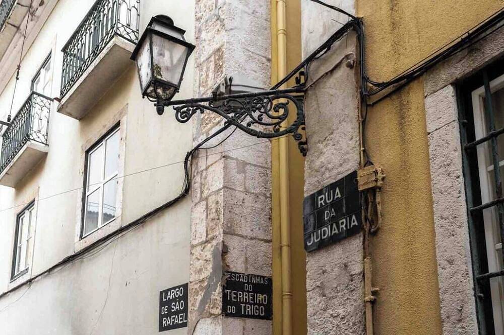 Ganze Wohnung, Charming 1-bedroom cottage in adorable Lisbon center with Ac - Casa Aurora in Sé, Santa Maria Maior