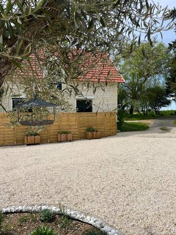 Maison d’hôte pour 2 personnes, avec vue ainsi que jardin et terrasse, animaux acceptés à Châteauvieux