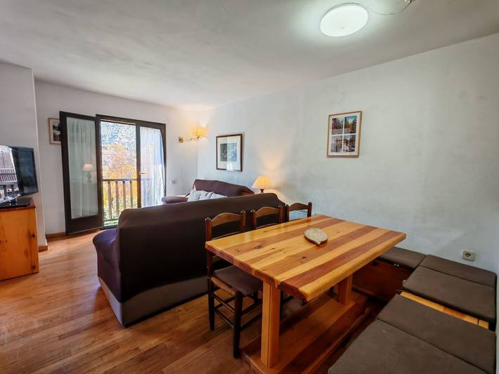 Gîte pour 8 personnes, avec jardin, animaux acceptés dans Vallee De Boi - 4