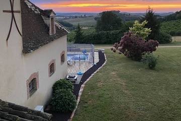 Gîte pour 7 personnes, avec piscine ainsi que terrasse et jardin, animaux acceptés à Coulx