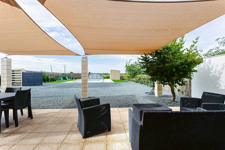 Holiday Home 'Gîte Koala' with Private Pool, Wi-Fi & Air Conditioning in Marans, La Rochelle region