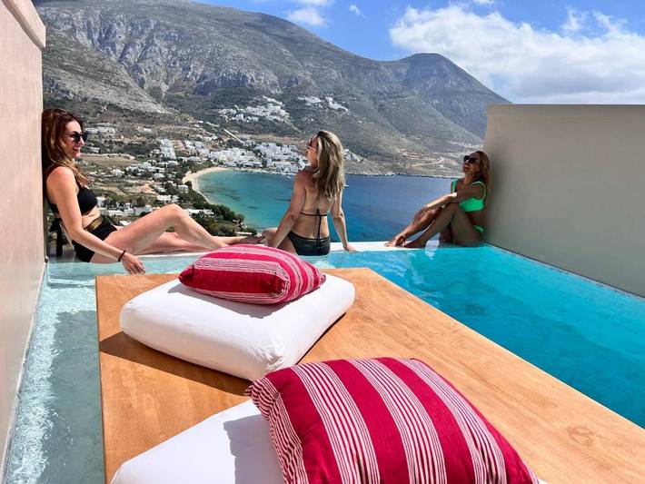 Hôtel pour 3 personnes, avec piscine et vue ainsi que jardin et sauna, animaux acceptés