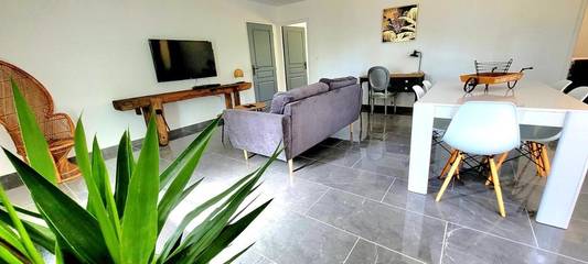 Location de vacances pour 6 personnes, avec jardin et terrasse à Varetz