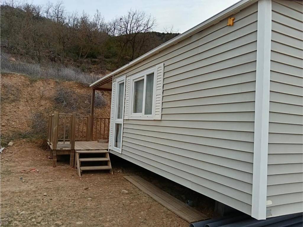 Móvil Home 'Móvil Home Grande 3' con vistas a la montaña, Wi-Fi y aire acondicionado in Alós de Balaguer, Noguera