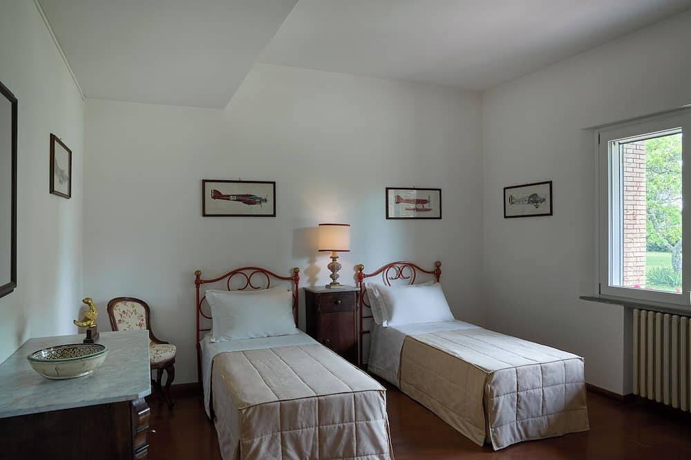 English villa in the heart of Tuscany, elegance and quiet between nature and charm top in Monticiano, Siena Provinz