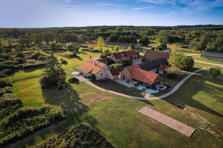 Willa dla 40 osób, z widok na jezioro i ogród w Centre-Val de Loire