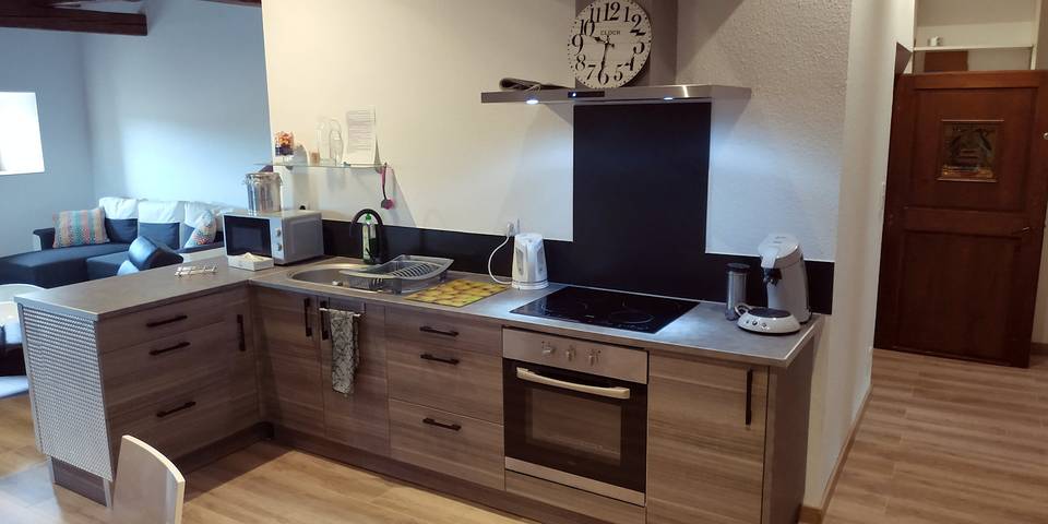 Location de vacances pour 6 personnes, avec piscine et jacuzzi ainsi que terrasse et jardin dans le Doubs - 3