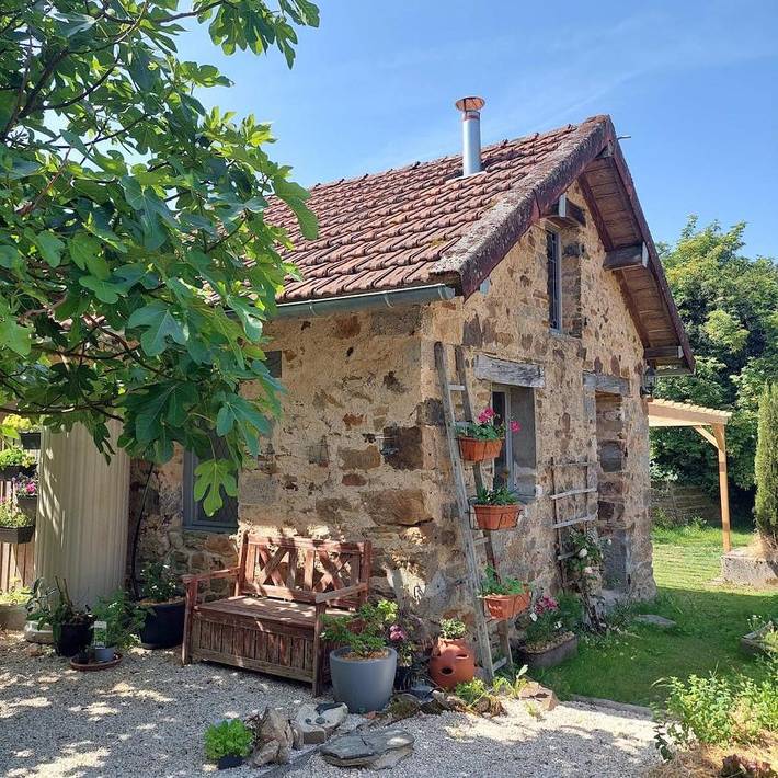 Location de vacances pour 5 personnes, avec terrasse ainsi que vue et piscine à Coussac-Bonneval - 4