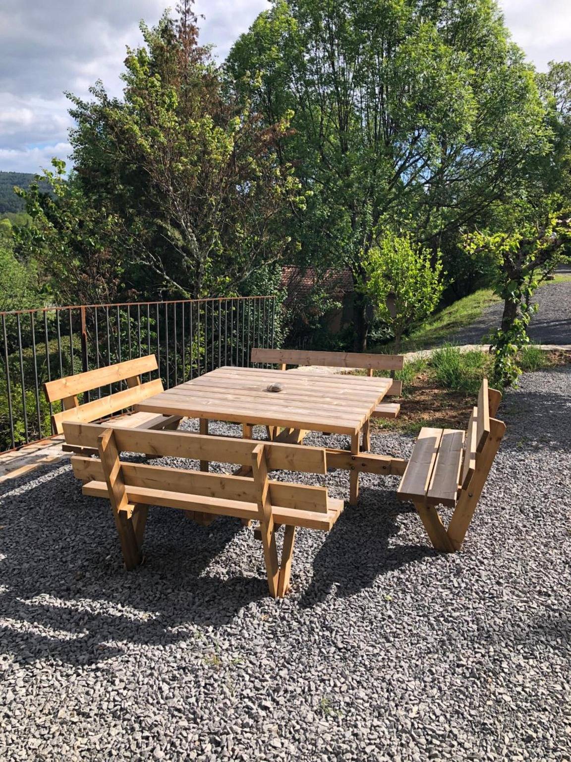 Appartement entier, Maison de vacances « Les Lilas Piscine Partagée » avec vue montagne, Wi-Fi et climatisation in Les Vans, Parc national des Cévennes