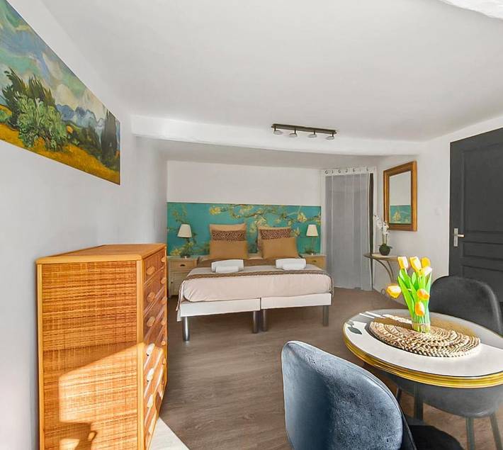 Gîte pour 2 personnes, avec vue dans Office De Tourisme Du Pays Des Sorgues Et Des Monts De Vaucluse - 4