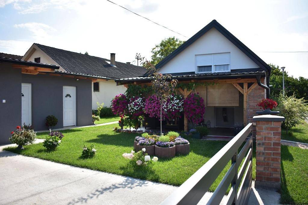 Entire apartment, One bedroom apartment with terrace Valpovo, Slavonija A-24020-a in Osijek-Baranja