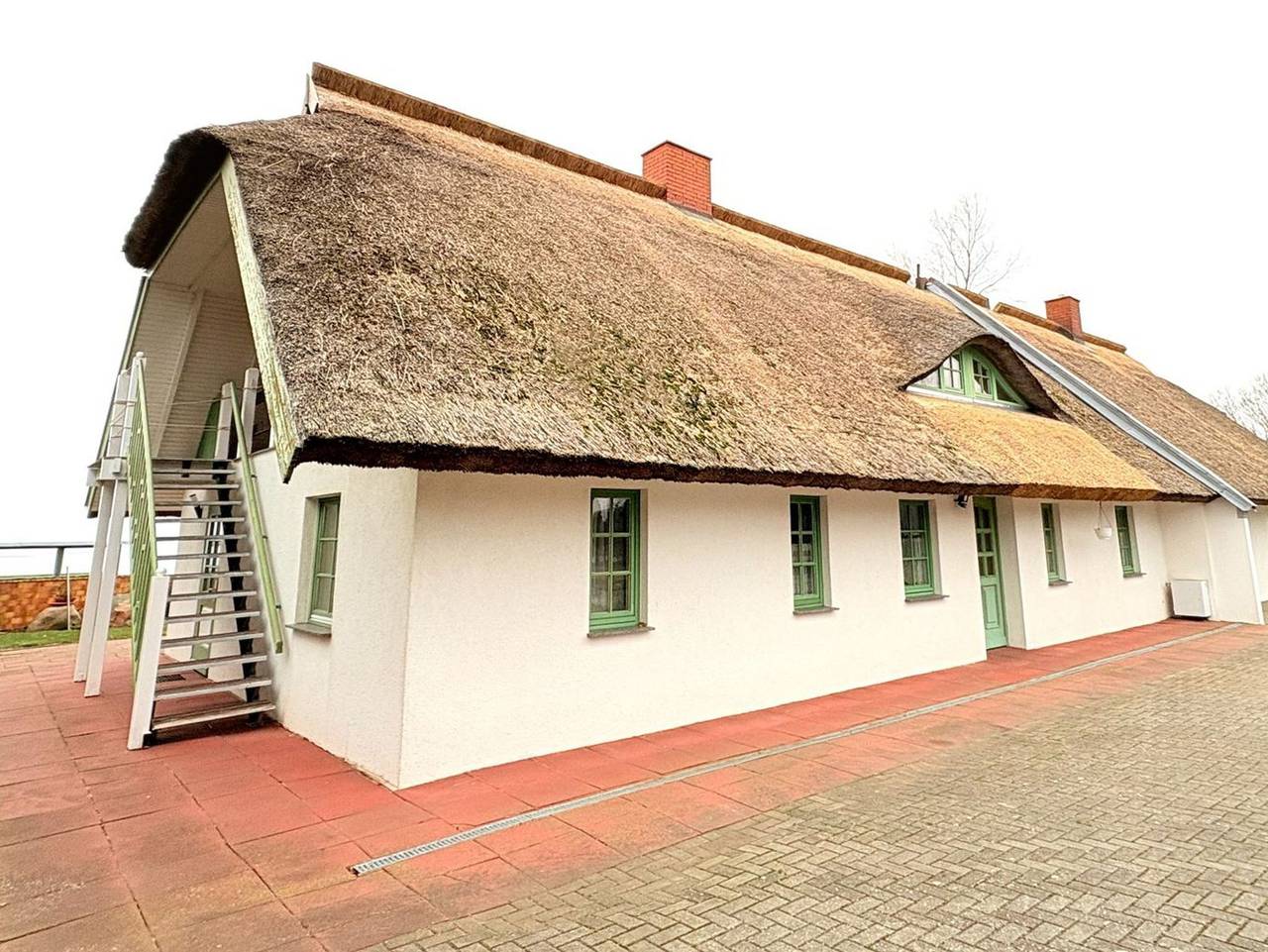Ganze Ferienwohnung, Ferienwohnung Nele 2 - Terrassenwohnung für 2 Personen mit Kamin, Wasserblick und Strandzugang in Wiek, Rügen