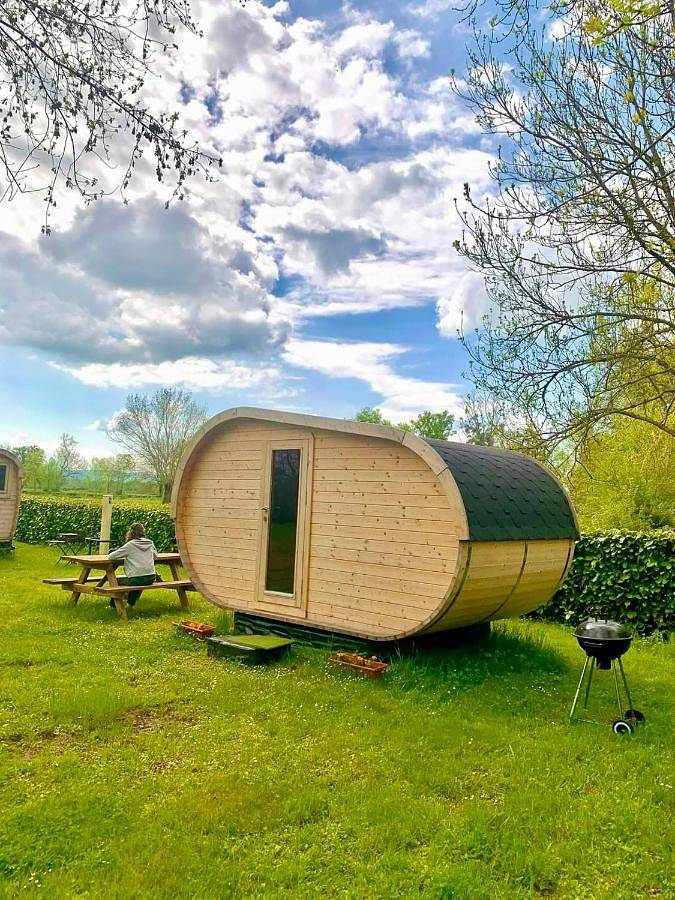 Camping pour 2 personnes, avec jardin ainsi que vue et terrasse dans Saône-et-Loire - 3
