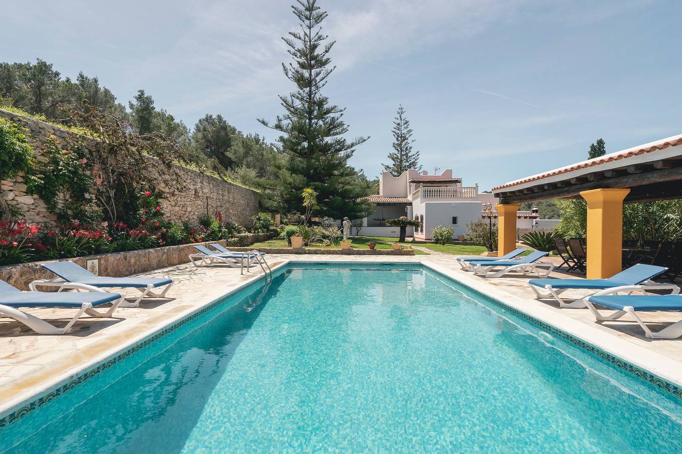 Schönes Anwesen mit Bergblick, Pool, Wlan und Klimaanlage in Santa Eulària des Riu, Ibiza Osten