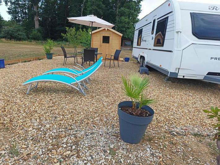 Camping pour 3 personnes, avec piscine ainsi que terrasse et jardin dans Eure-et-Loir - 2