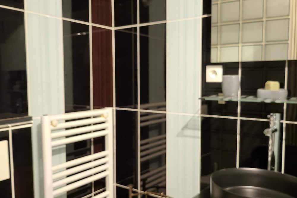 Apartamento entero, Versailles Avec le Calme in Ville-d'Avray, Altos del Sena