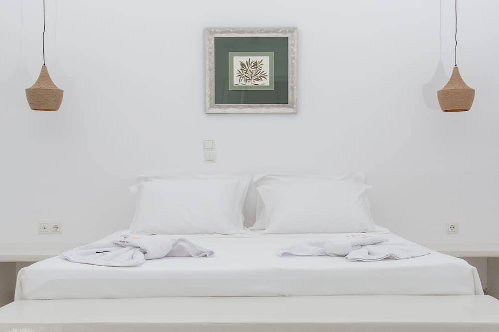 H2O Privé Villa Paros, oneindig zwembad, zeezicht lounge, bbq en bar in Parasporos, Paros