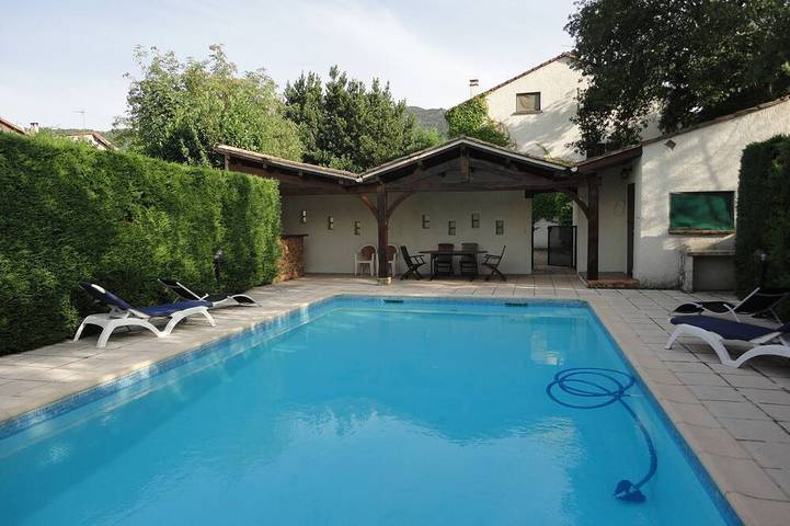 Location de vacances pour 9 personnes, avec jardin à Les Aires