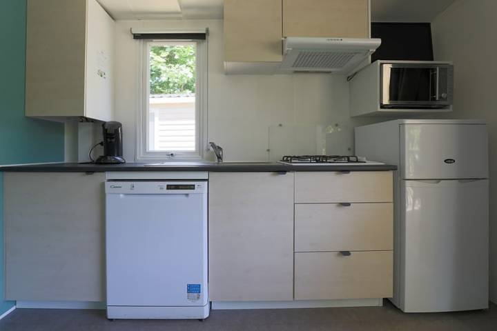 Caravane pour 4 personnes, avec vue sur le lac ainsi que balcon/terrasse et terrasse à Sampzon - 3