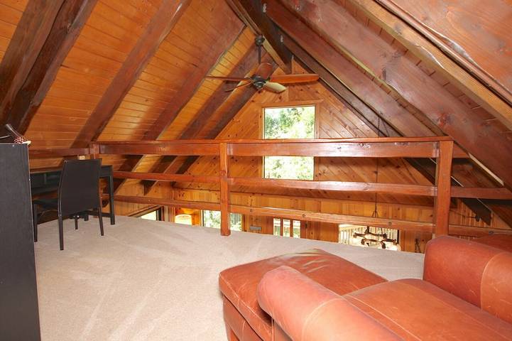 Log cabin for 4 people, with balcony, with pets in Idyllwild