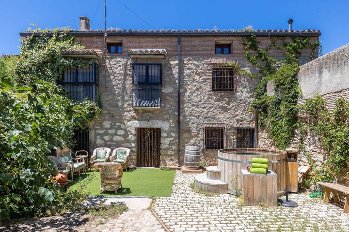 Casa de vacaciones para 10 personas, con Balcón además de Jacuzzi y Jardín