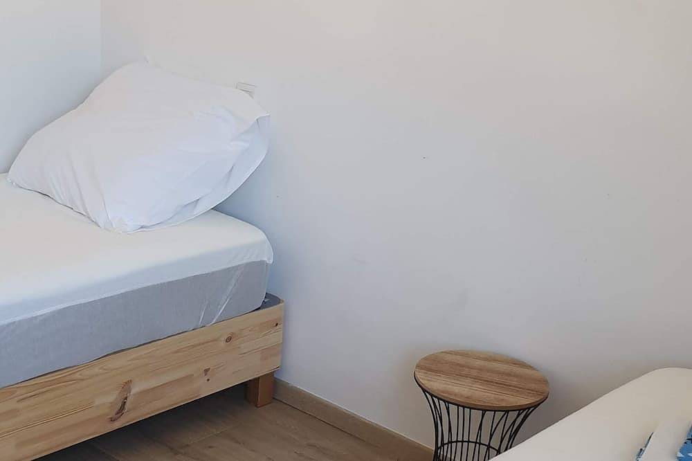 Beautiful holiday home with pool in the sun, Pyrénées-Orientales in Marquixanes, Región de Prades (Francia)