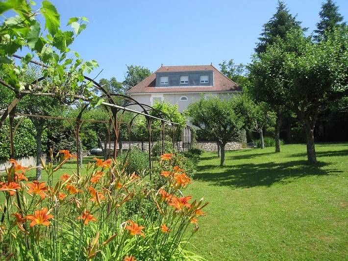 Chambre d’hôte pour 3 personnes, avec piscine et jardin à École-Valentin