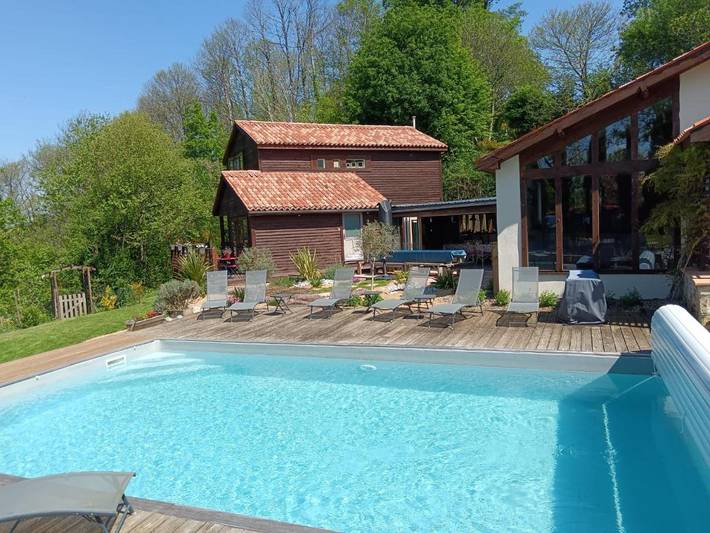 Location de vacances pour 14 personnes, avec piscine ainsi que jardin et vue à Mervent - 2