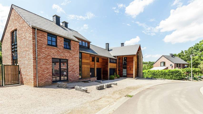 Location de vacances pour 9 personnes, avec jacuzzi ainsi que jardin et sauna, animaux acceptés dans Bomal