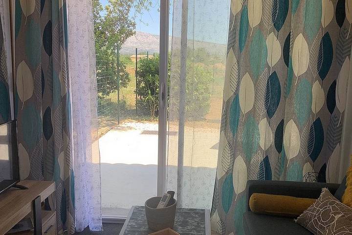 Gîte pour 2 personnes, avec terrasse et piscine à Trets - 4