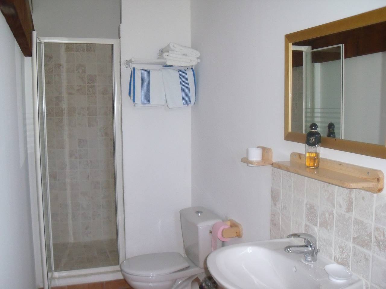 Acogedora Casa en Monteux con Piscina Compartida in Monteux, Vaucluse