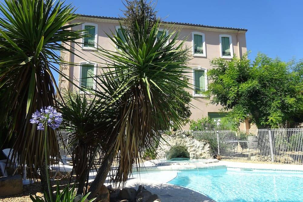 Apartamento entero, Apartamento En vieja mansión con piscina, parking y playas de 8 km in Pomérols, Côte d'Améthyste
