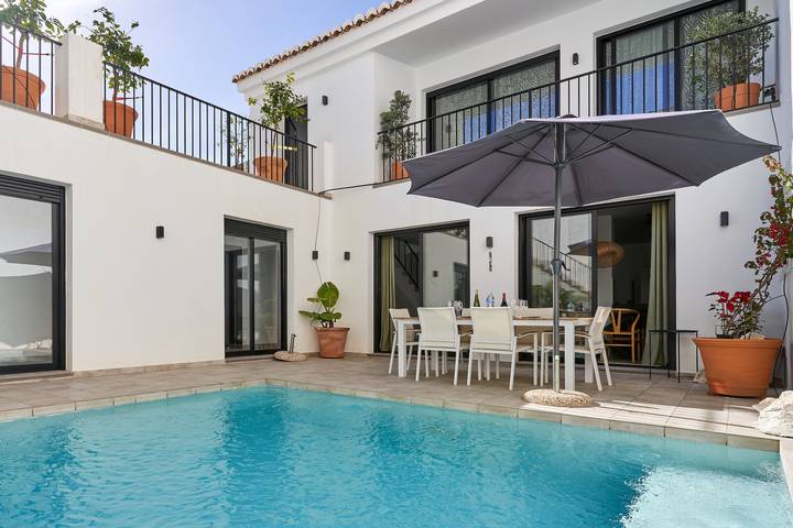 Ferienhaus "El Cine" mit Bergblick, Pool & Wi-Fi in Canillas de Albaida, Málaga Provinz