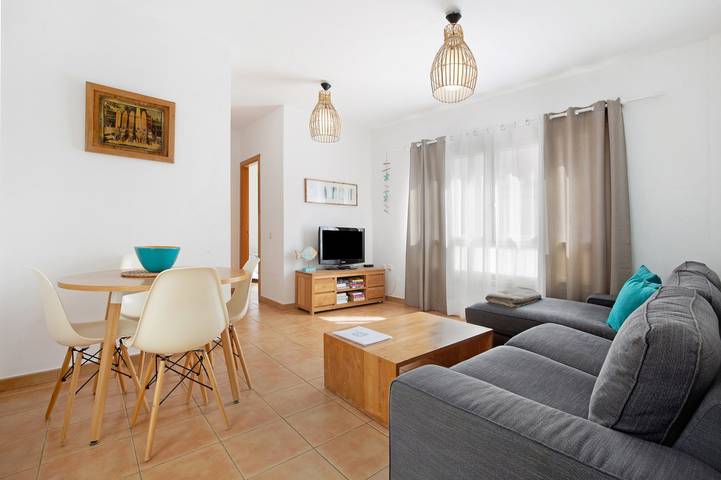 Apartamento inteiro, Casa de férias "Apartamento Hibisco" perto da Praia com Piscina Partilhada & Wi-Fi in Piedra Playa, La Oliva