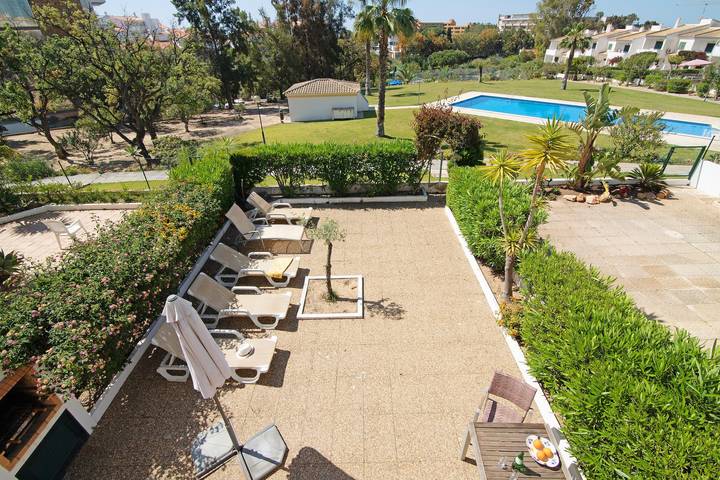 Holiday Home 'Casa Marisol Albufeira' close to the Beach with Shared Pool & Wi-Fi in Albufeira e Olhos de Água, Faro distrikt