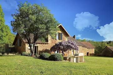 Location de vacances pour 9 personnes, avec terrasse et jardin, animaux acceptés à Le Bugue