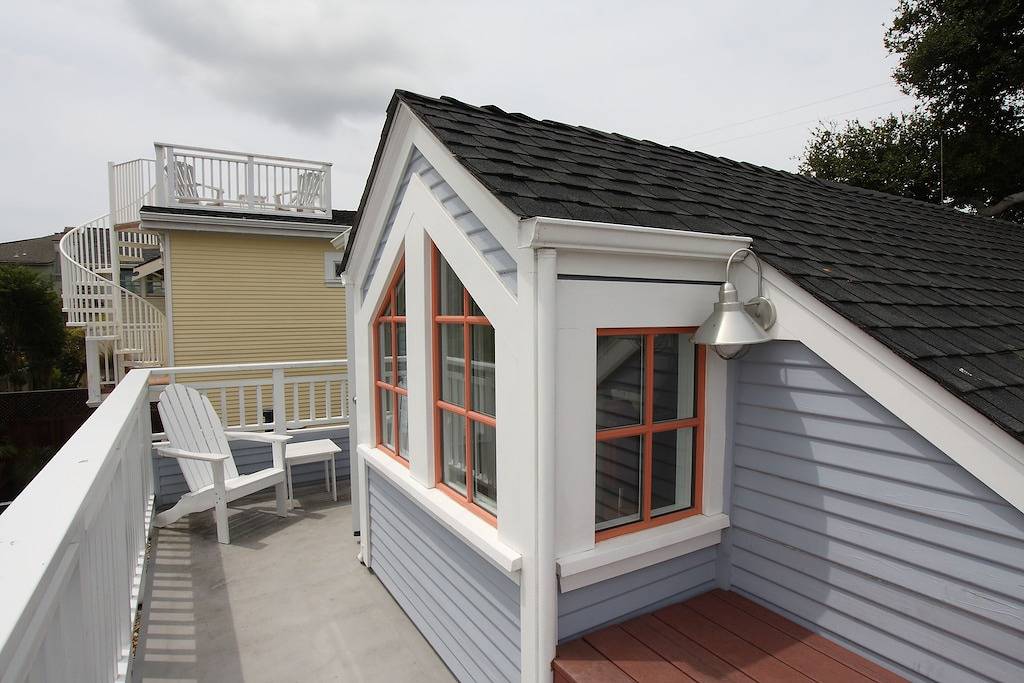 Historisches Haus mit Whirlpool und privater Terrasse aktualisiert. Ein Block zum Strand und Downtown! in Pacific Grove, Monterey County
