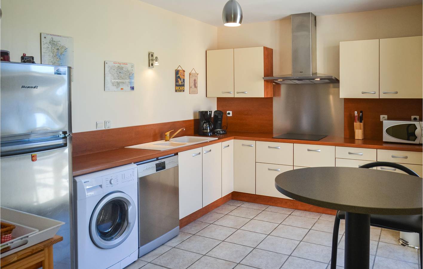 Spacious Apartment w/ AC, Parking, Pool & WiFi, Near Saint-Nazaire-d'Aude in Saint-Nazaire-d'Aude, Narbonne und Umgebung