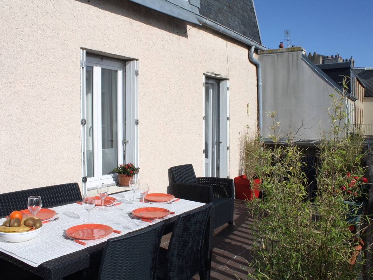 Appartement entier, Duplex Atypique avec Terrasse à 400m de la Plage et du Centre in Granville, Côte de la Déroute