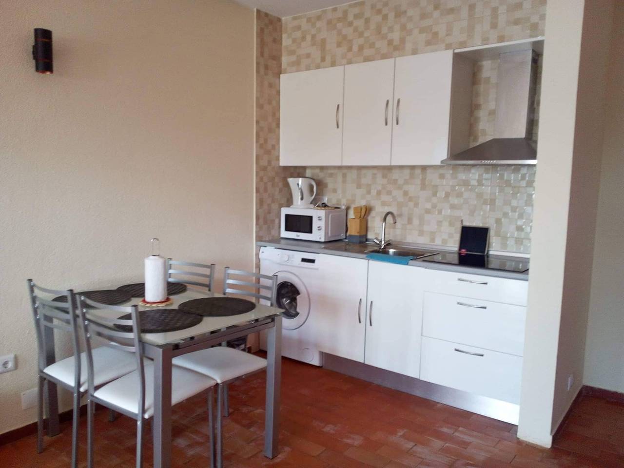 Ganze Wohnung, Ruhiges Refugium in Santa Cruz, Madeira – nur wenige Schritte vom Flughafen entfernt in Água de Pena, Madeira