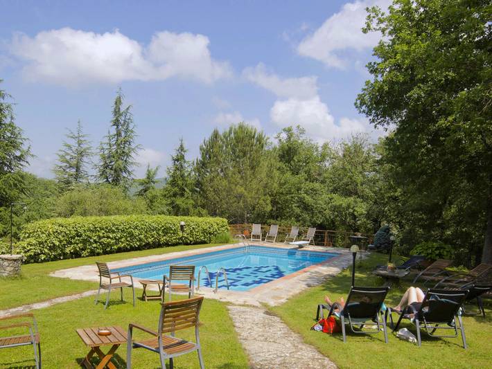 Agriturismo per 6 persone, con Terrazza e Giardino nonché Piscina a Radda in Chianti
