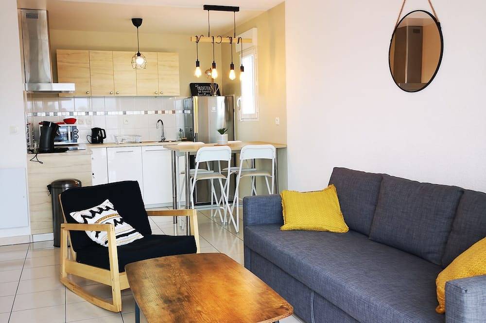 Entire apartment, Fully renovated, modern and elegant T2 Fully equipped Quiet location Free parking in Villenave-d'Ornon, Bordeaux region