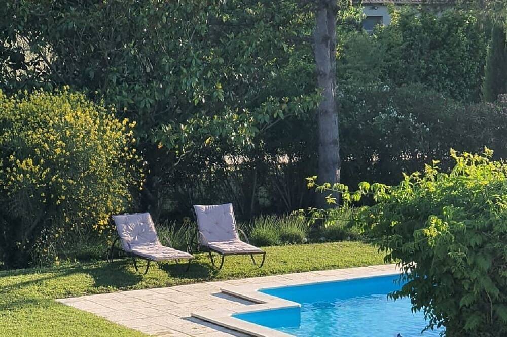 Entire apartment, Appartment with pool near Vaison-la-Romaine and Nyons in Tulette, Nyons region