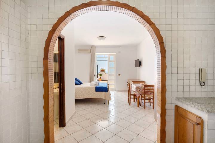 Entire apartment, 'Mitigliano Apartment' with Sea View, Wi-Fi and Air Conditioning in Massa Lubrense, Naples Province