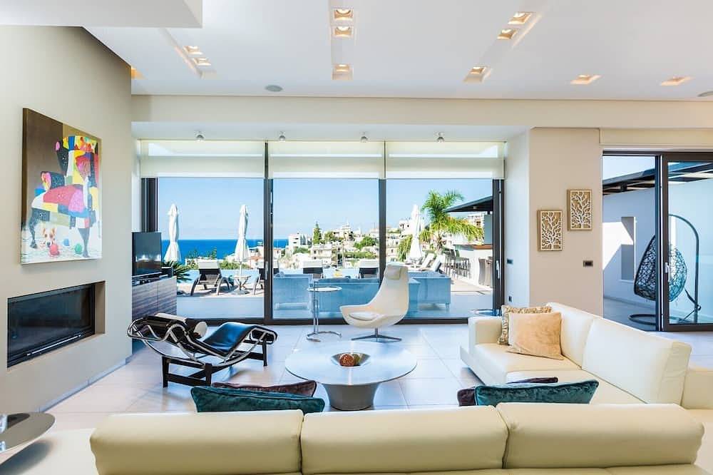 Lux Villa 600mt to beach★Gym & Basketball ★Heated pool★Jacuzzi★100 mt to Taverna in Platanias, Chania region