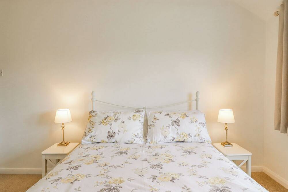 Redwood Cottage, family friendly, with a garden in Kimbolton in Bedford