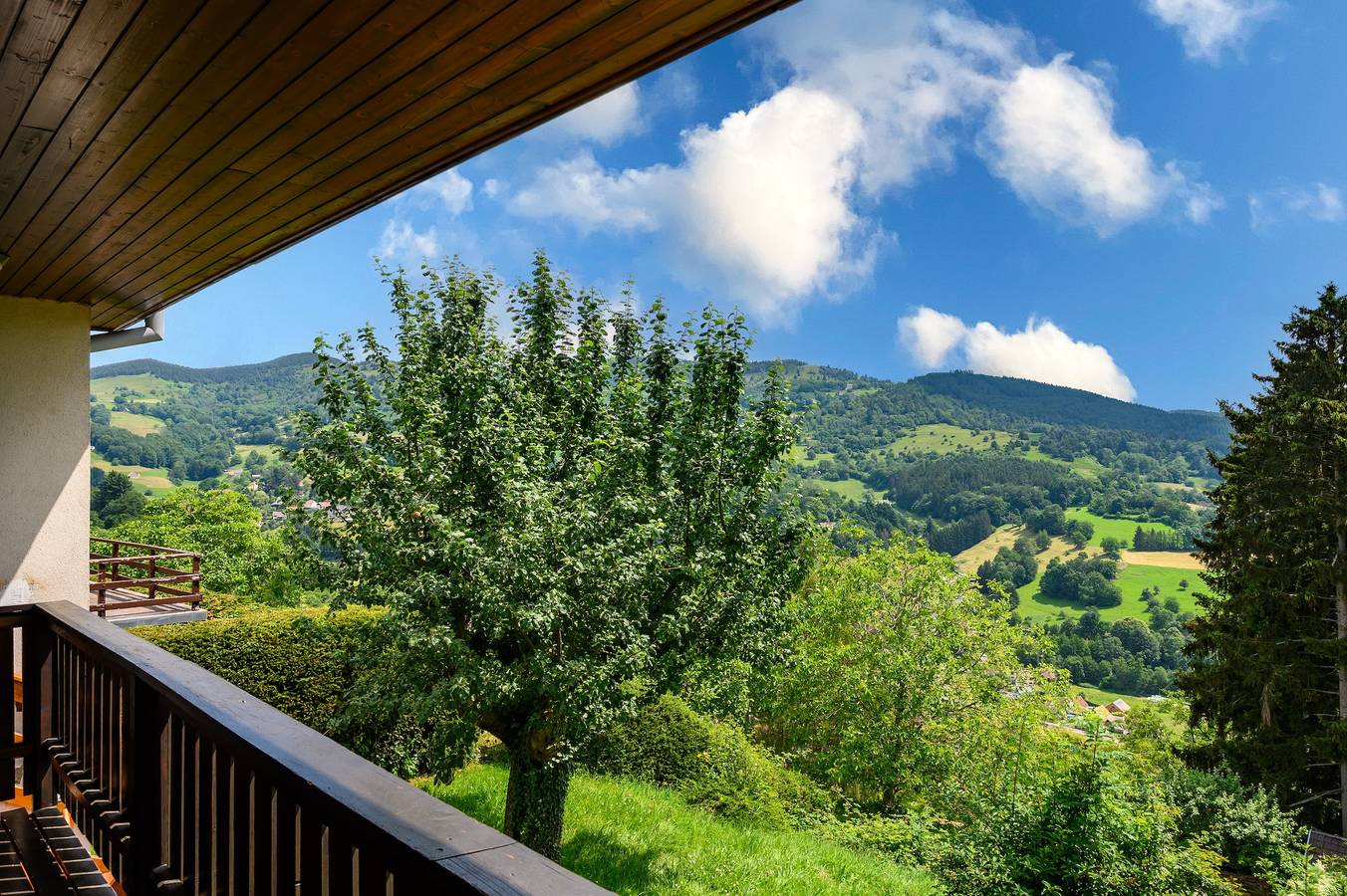 Ganze Wohnung, Ferienwohnung 'Chalet Sol La Mi' mit Bergblick, privater Terrasse und eigenem Garten in Soultzeren, Regionaler Naturpark Belchen der Vogesen