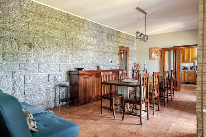 Villa 'Casa Campo Da Feira' with Private Pool, Private Terrace and Wi-Fi in Margaride (Santa Eulália), Várzea, Lagares, Varziela e Moure, Felgueiras