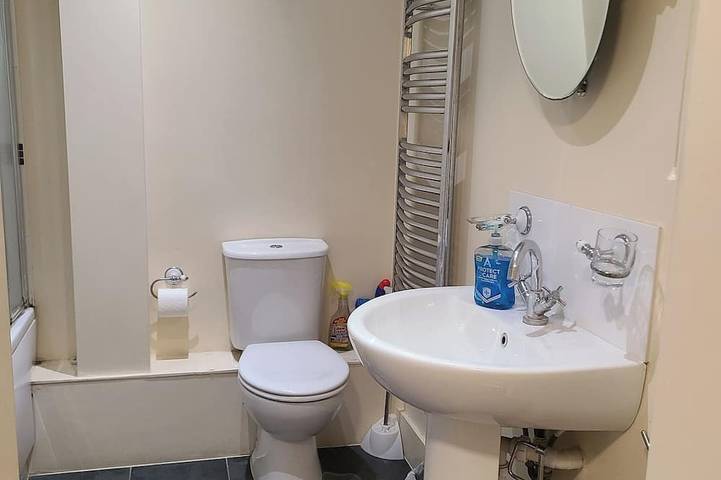 Ganze Wohnung, 1 Schlafzimmer Wohnung - Schlafmöglichkeiten für 4 - Parkplatz - WLAN in Luton, Chiltern Hills
